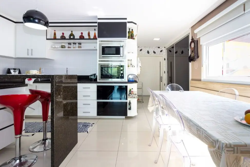 Casa com 3 quartos à venda, 253m2 em Costa e Silva, Porto Alegre - RS - imagem 8 Foto 8 de Casa com 3 quartos à venda, 253m2 em Costa e Silva, Porto Alegre - RS