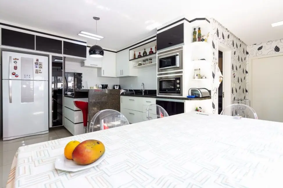 Casa com 3 quartos à venda, 253m2 em Costa e Silva, Porto Alegre - RS - imagem 7 Foto 7 de Casa com 3 quartos à venda, 253m2 em Costa e Silva, Porto Alegre - RS