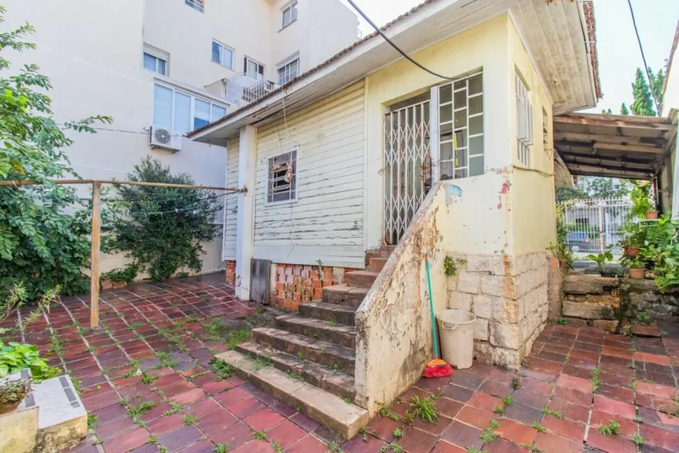 Foto 3 de Terreno / Lote à venda, 310m2 em Passo da Areia, Porto Alegre - RS