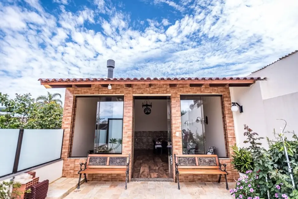 Foto 8 de Casa com 4 quartos à venda, 300m2 em Sarandi, Porto Alegre - RS