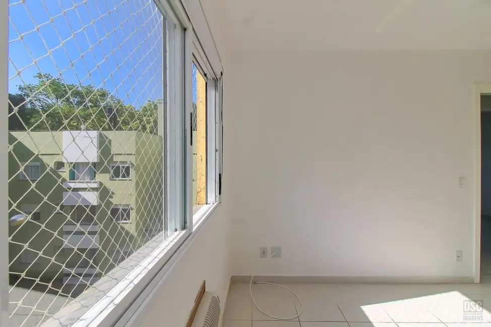 Foto 2 de Apartamento com 3 quartos à venda, 67m2 em Guarujá, Porto Alegre - RS