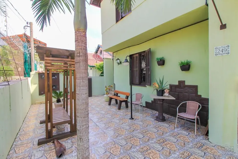 Foto 3 de Casa com 11 quartos à venda, 338m2 em Santa Tereza, Porto Alegre - RS