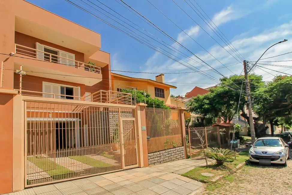 Foto 2 de Casa com 3 quartos à venda, 265m2 em Espírito Santo, Porto Alegre - RS