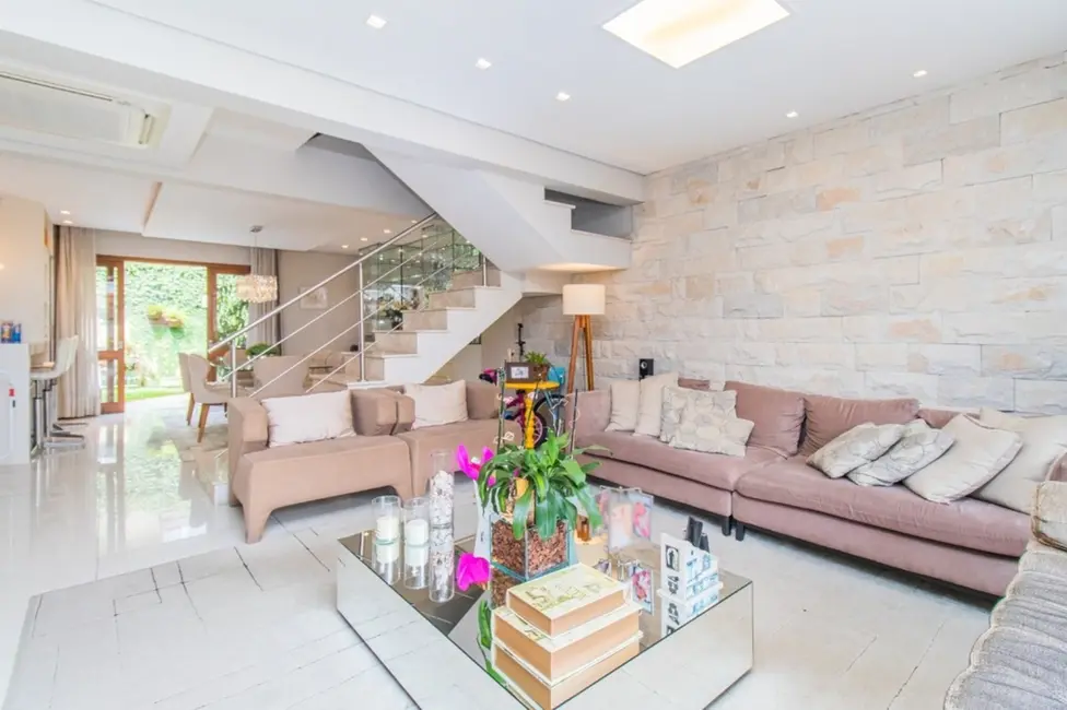 Casa com 3 quartos à venda, 240m2 em Agronomia, Porto Alegre - RS - imagem 8 Foto 8 de Casa com 3 quartos à venda, 240m2 em Agronomia, Porto Alegre - RS