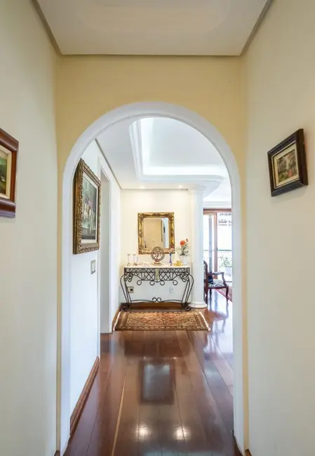 Apartamento com 3 quartos à venda, 131m2 em Higienópolis, Porto Alegre - RS - imagem 4 Foto 4 de Apartamento com 3 quartos à venda, 131m2 em Higienópolis, Porto Alegre - RS