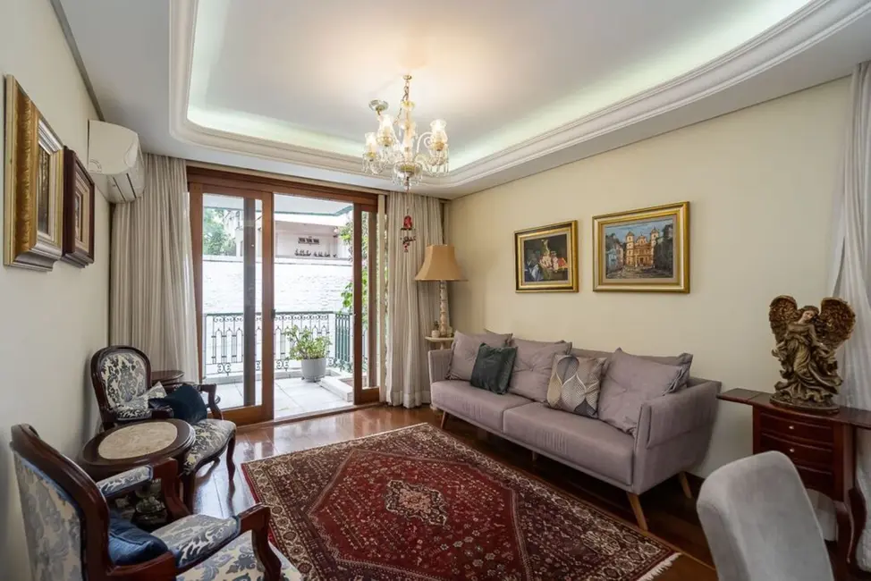 Apartamento com 3 quartos à venda, 131m2 em Higienópolis, Porto Alegre - RS - imagem 6 Foto 6 de Apartamento com 3 quartos à venda, 131m2 em Higienópolis, Porto Alegre - RS