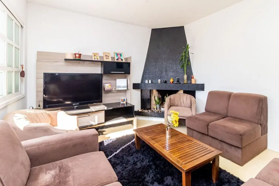 Casa com 6 quartos à venda, 337m2 em São Sebastião, Porto Alegre - RS - imagem 3 Foto 3 de Casa com 6 quartos à venda, 337m2 em São Sebastião, Porto Alegre - RS