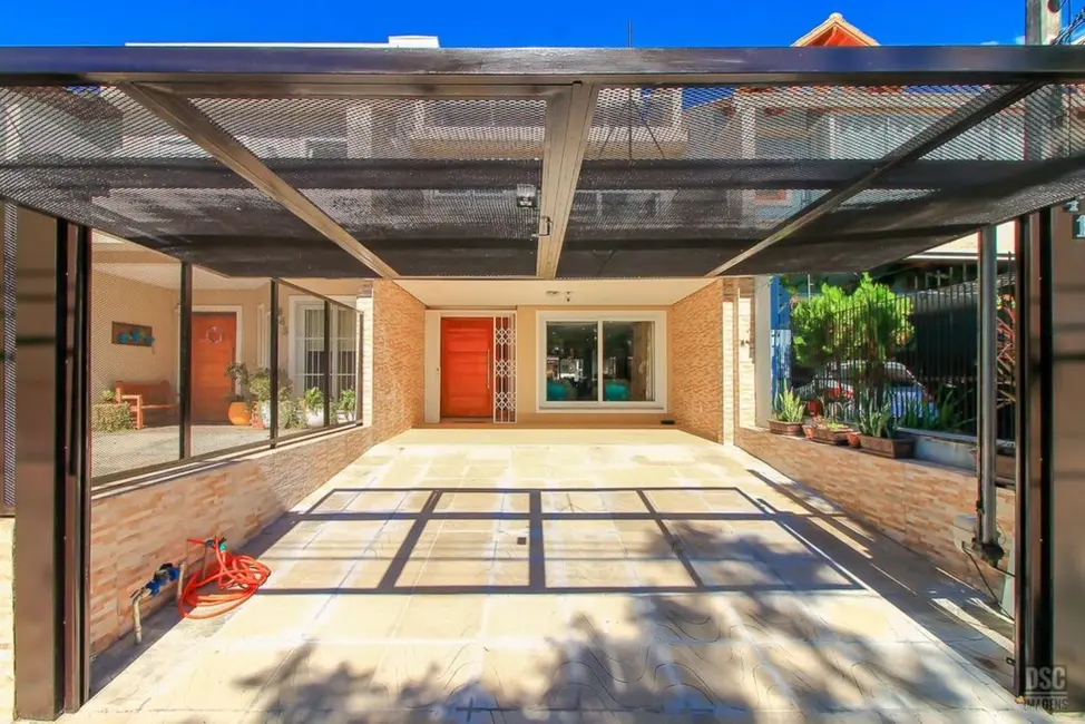 Foto 2 de Casa com 3 quartos à venda, 332m2 em Ipanema, Porto Alegre - RS