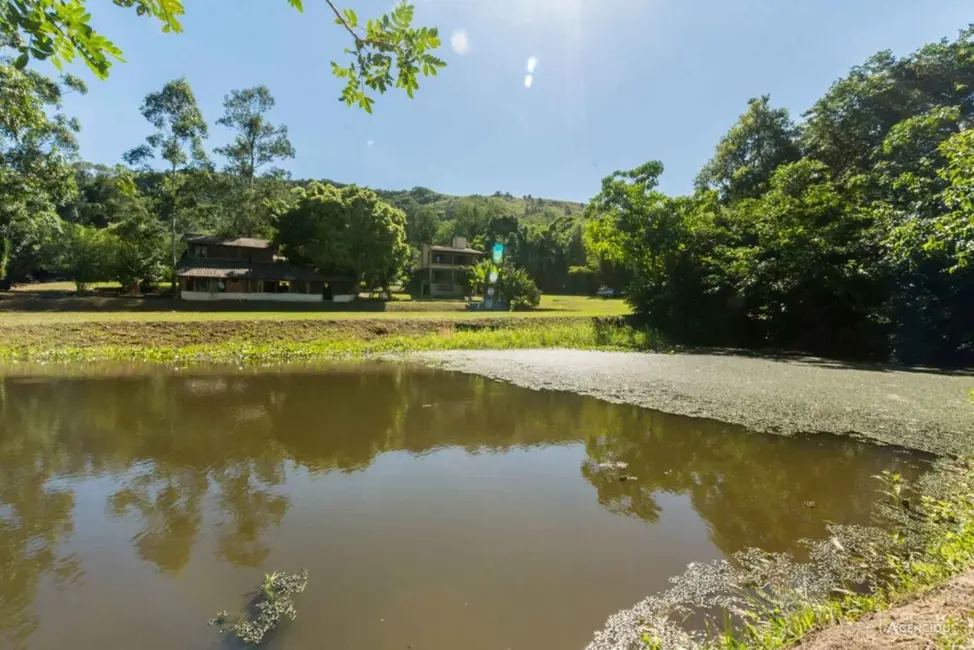 Casa com 3 quartos à venda, 400m2 em Campo Novo, Porto Alegre - RS - imagem 9 Foto 9 de Casa com 3 quartos à venda, 400m2 em Campo Novo, Porto Alegre - RS