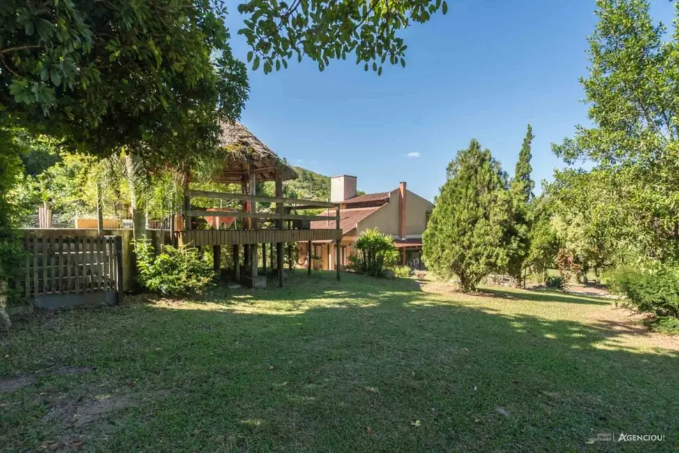 Casa com 3 quartos à venda, 400m2 em Campo Novo, Porto Alegre - RS - imagem 4 Foto 4 de Casa com 3 quartos à venda, 400m2 em Campo Novo, Porto Alegre - RS