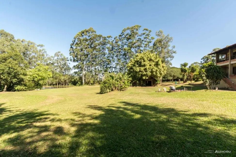 Casa com 3 quartos à venda, 400m2 em Campo Novo, Porto Alegre - RS - imagem 8 Foto 8 de Casa com 3 quartos à venda, 400m2 em Campo Novo, Porto Alegre - RS