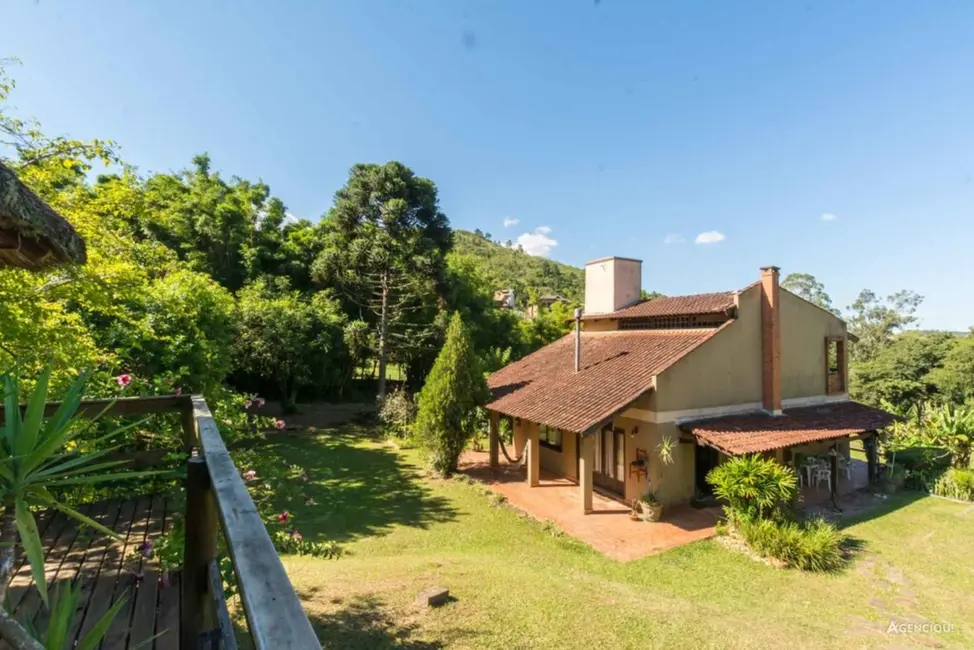 Casa com 3 quartos à venda, 400m2 em Campo Novo, Porto Alegre - RS - imagem 3 Foto 3 de Casa com 3 quartos à venda, 400m2 em Campo Novo, Porto Alegre - RS