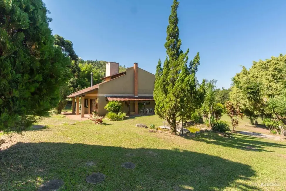 Casa com 3 quartos à venda, 400m2 em Campo Novo, Porto Alegre - RS - imagem 5 Foto 5 de Casa com 3 quartos à venda, 400m2 em Campo Novo, Porto Alegre - RS
