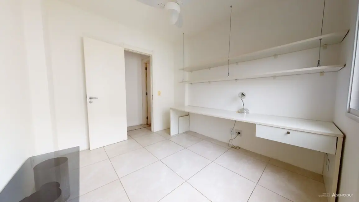 Foto 8 de Apartamento com 2 quartos à venda, 61m2 em Passo da Areia, Porto Alegre - RS