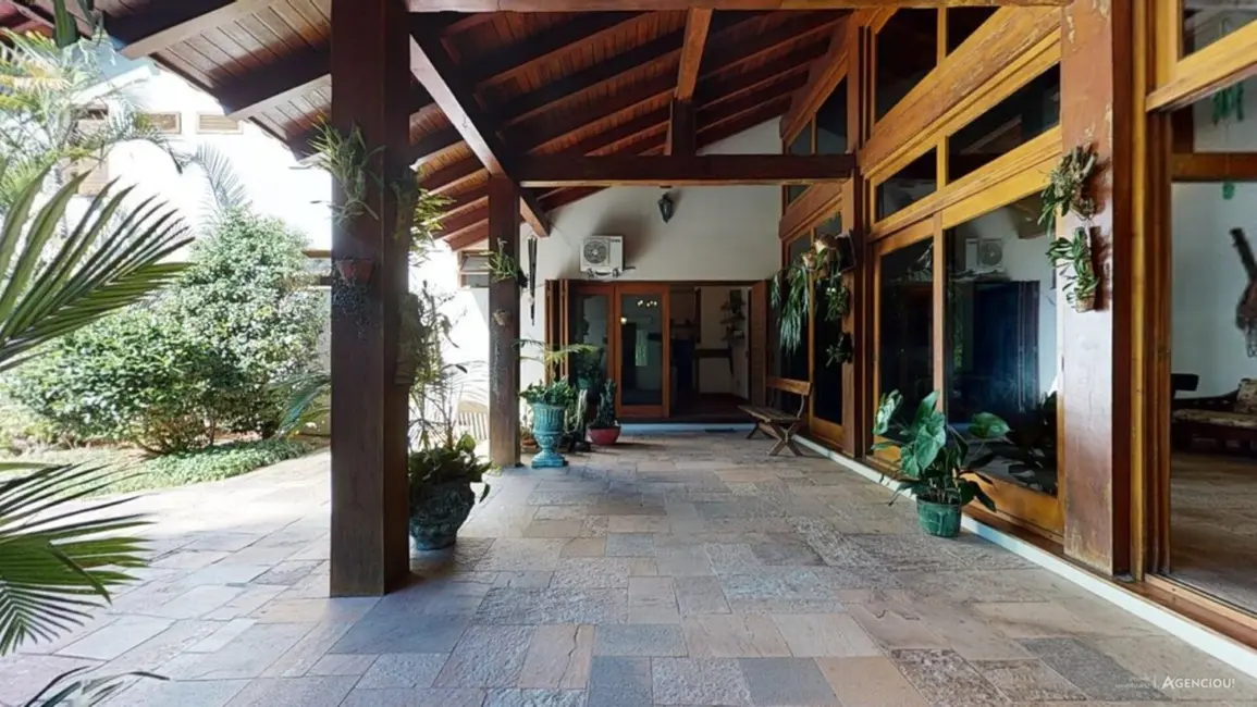 Casa com 4 quartos à venda, 619m2 em Ipanema, Porto Alegre - RS - imagem 8 Foto 8 de Casa com 4 quartos à venda, 619m2 em Ipanema, Porto Alegre - RS