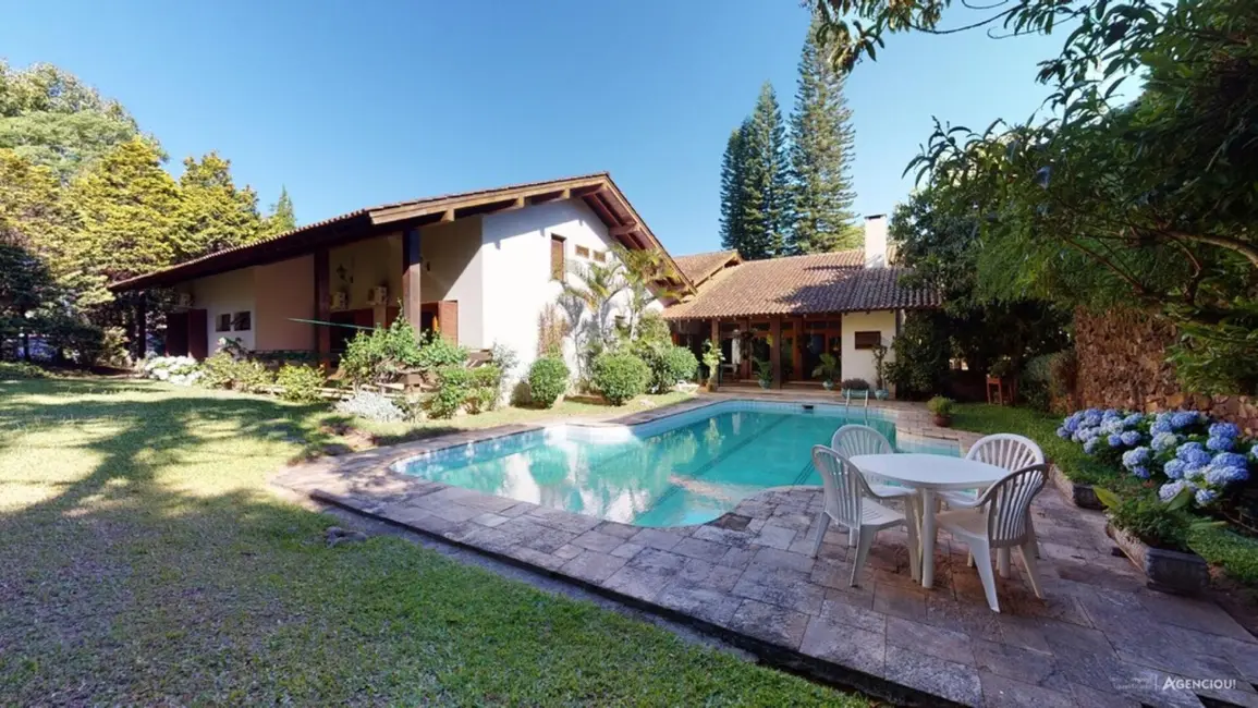 Casa com 4 quartos à venda, 619m2 em Ipanema, Porto Alegre - RS - imagem 2 Foto 2 de Casa com 4 quartos à venda, 619m2 em Ipanema, Porto Alegre - RS