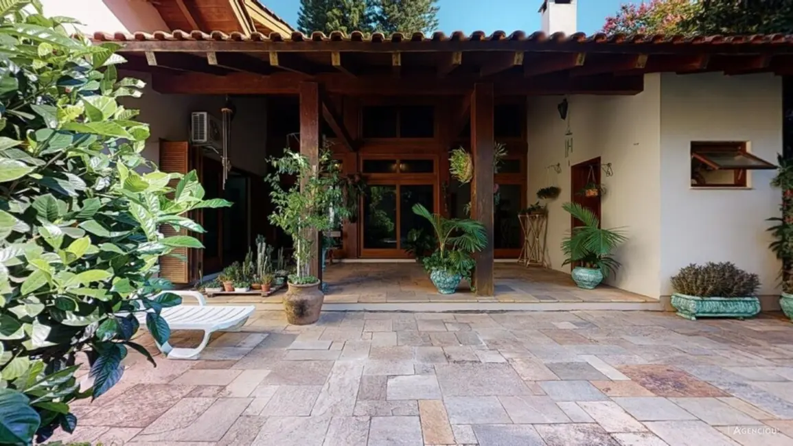 Casa com 4 quartos à venda, 619m2 em Ipanema, Porto Alegre - RS - imagem 7 Foto 7 de Casa com 4 quartos à venda, 619m2 em Ipanema, Porto Alegre - RS