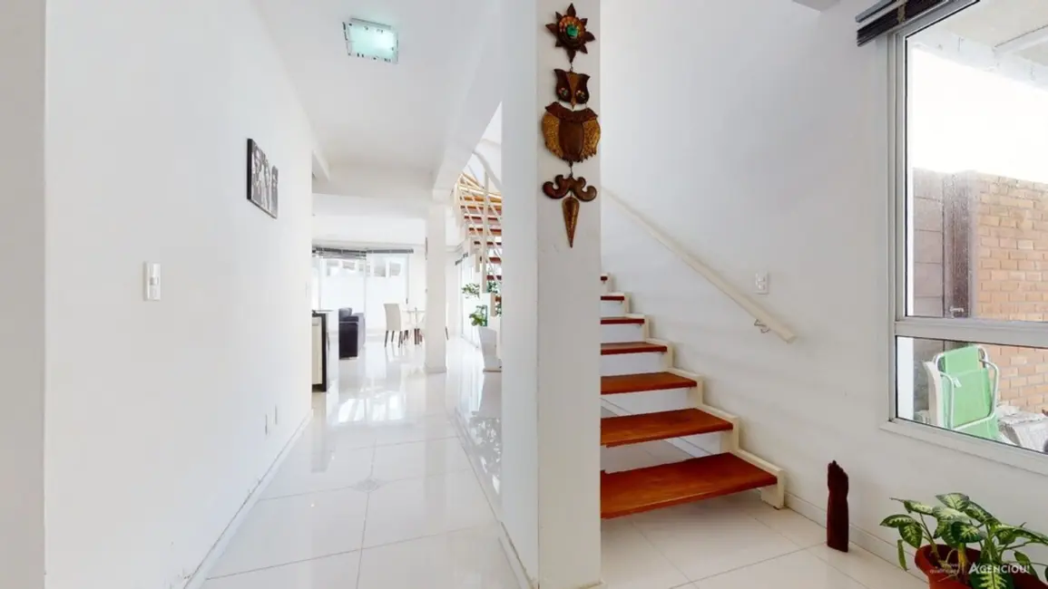 Casa com 3 quartos à venda, 231m2 em Campo Novo, Porto Alegre - RS - imagem 6 Foto 6 de Casa com 3 quartos à venda, 231m2 em Campo Novo, Porto Alegre - RS