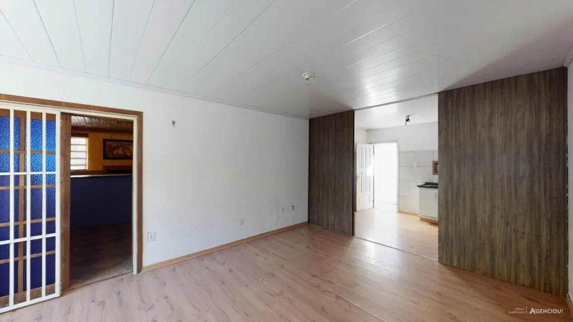 Casa com 2 quartos à venda, 140m2 em Passo da Areia, Porto Alegre - RS - imagem 3 Foto 3 de Casa com 2 quartos à venda, 140m2 em Passo da Areia, Porto Alegre - RS