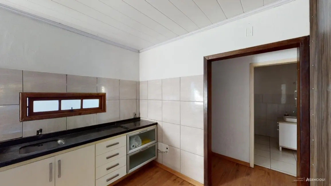 Casa com 2 quartos à venda, 140m2 em Passo da Areia, Porto Alegre - RS - imagem 8 Foto 8 de Casa com 2 quartos à venda, 140m2 em Passo da Areia, Porto Alegre - RS