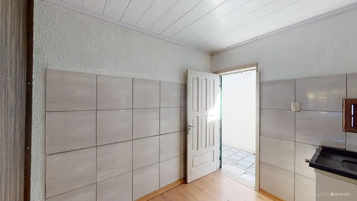 Casa com 2 quartos à venda, 140m2 em Passo da Areia, Porto Alegre - RS - imagem 6 Foto 6 de Casa com 2 quartos à venda, 140m2 em Passo da Areia, Porto Alegre - RS