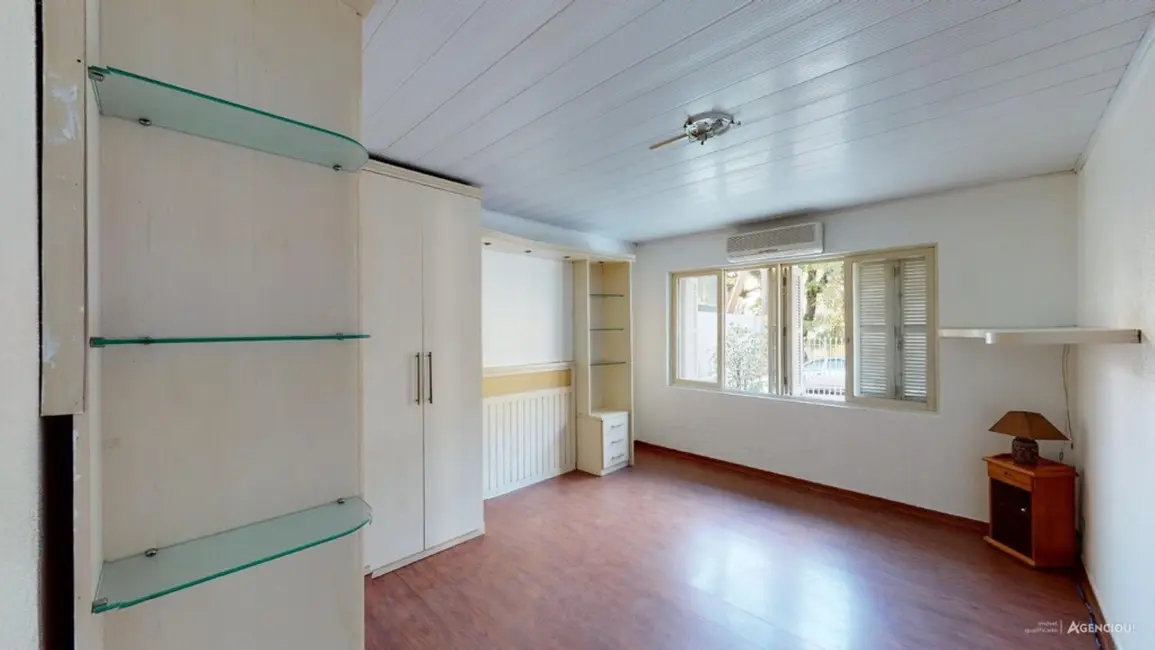 Casa com 2 quartos à venda, 140m2 em Passo da Areia, Porto Alegre - RS - imagem 9 Foto 9 de Casa com 2 quartos à venda, 140m2 em Passo da Areia, Porto Alegre - RS