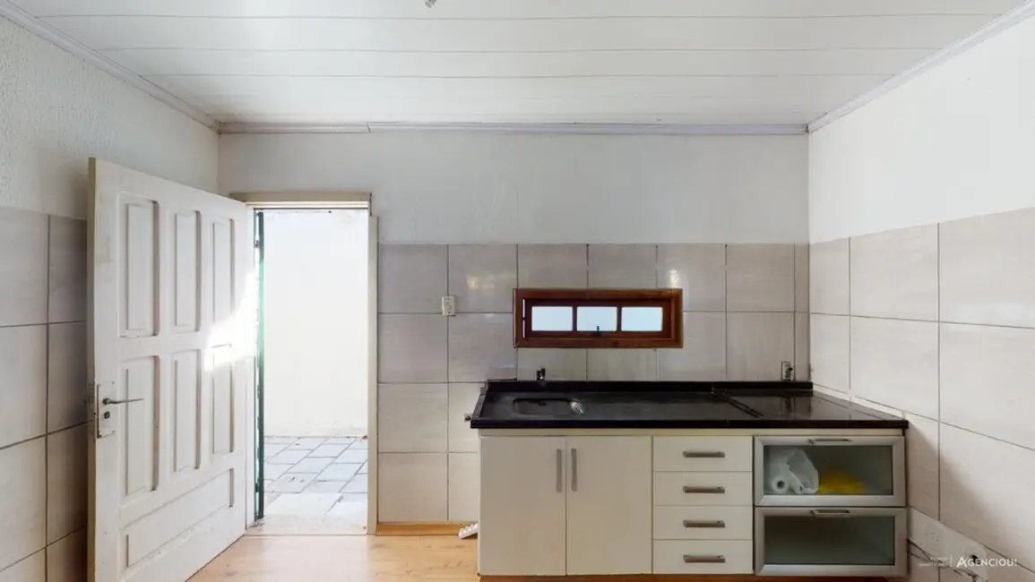 Casa com 2 quartos à venda, 140m2 em Passo da Areia, Porto Alegre - RS - imagem 5 Foto 5 de Casa com 2 quartos à venda, 140m2 em Passo da Areia, Porto Alegre - RS
