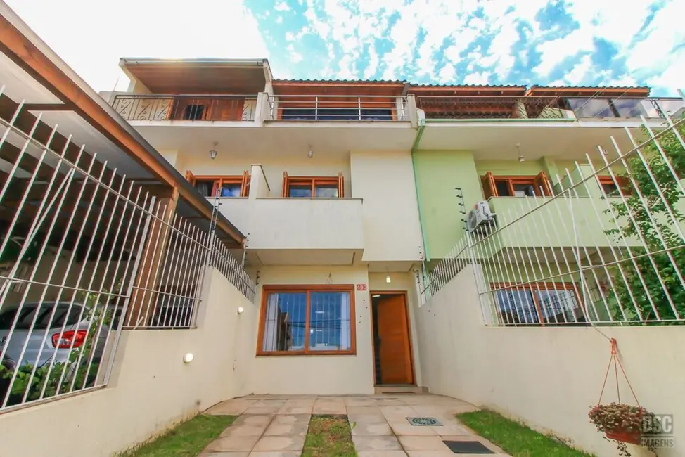 Foto 3 de Casa com 3 quartos à venda, 129m2 em Guarujá, Porto Alegre - RS