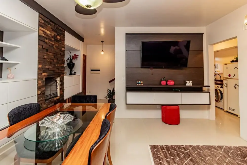 Casa com 3 quartos à venda, 163m2 em Teresópolis, Porto Alegre - RS - imagem 4 Foto 4 de Casa com 3 quartos à venda, 163m2 em Teresópolis, Porto Alegre - RS