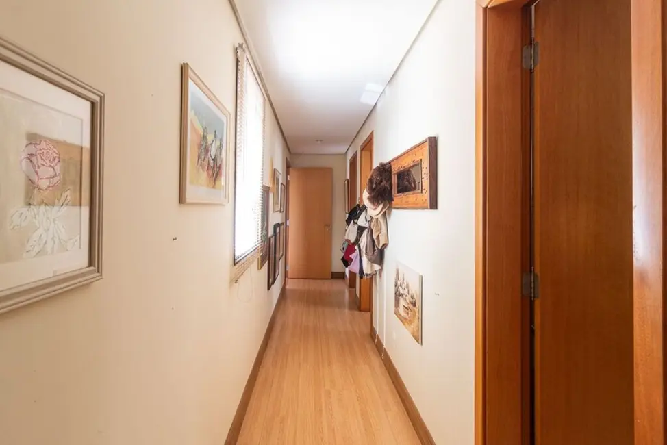 Apartamento com 3 quartos à venda, 148m2 em Higienópolis, Porto Alegre - RS - imagem 9 Foto 9 de Apartamento com 3 quartos à venda, 148m2 em Higienópolis, Porto Alegre - RS