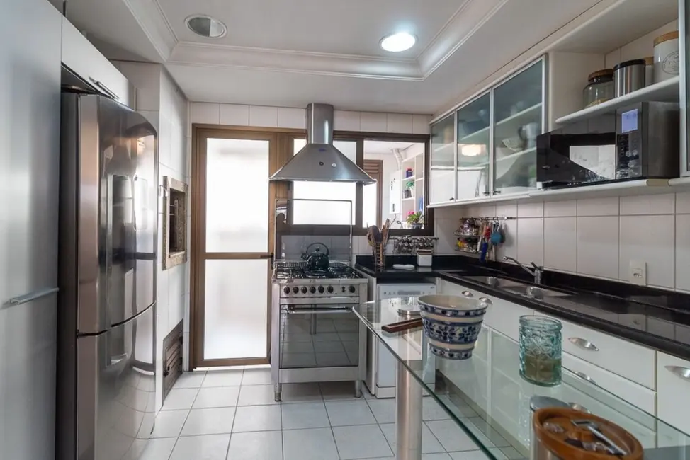 Apartamento com 3 quartos à venda, 148m2 em Higienópolis, Porto Alegre - RS - imagem 7 Foto 7 de Apartamento com 3 quartos à venda, 148m2 em Higienópolis, Porto Alegre - RS