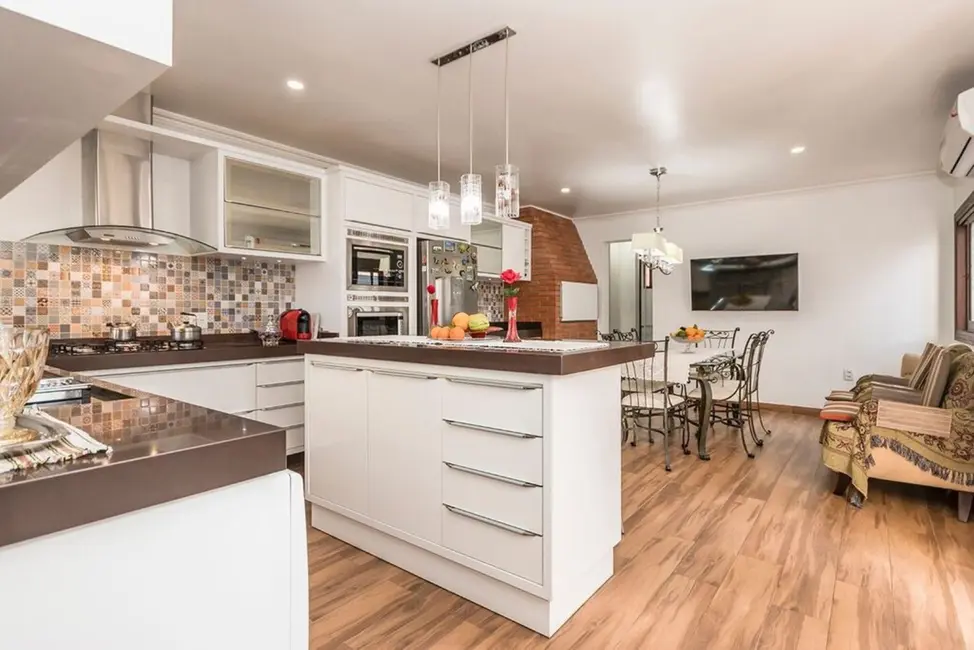 Casa com 3 quartos à venda, 250m2 em Partenon, Porto Alegre - RS - imagem 9 Foto 9 de Casa com 3 quartos à venda, 250m2 em Partenon, Porto Alegre - RS