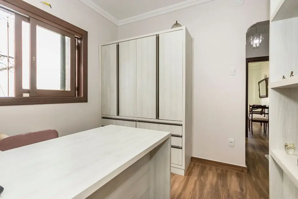 Casa com 3 quartos à venda, 250m2 em Partenon, Porto Alegre - RS - imagem 6 Foto 6 de Casa com 3 quartos à venda, 250m2 em Partenon, Porto Alegre - RS