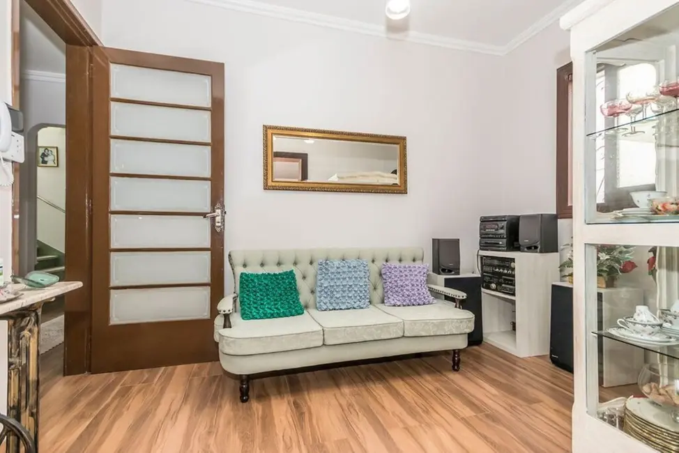 Casa com 3 quartos à venda, 250m2 em Partenon, Porto Alegre - RS - imagem 8 Foto 8 de Casa com 3 quartos à venda, 250m2 em Partenon, Porto Alegre - RS