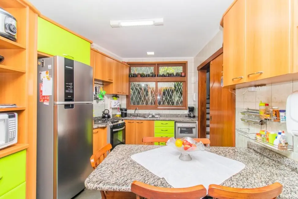 Casa com 4 quartos à venda, 336m2 em Passo da Areia, Porto Alegre - RS - imagem 8 Foto 8 de Casa com 4 quartos à venda, 336m2 em Passo da Areia, Porto Alegre - RS