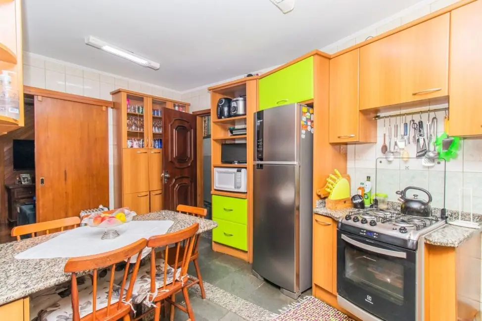 Casa com 4 quartos à venda, 336m2 em Passo da Areia, Porto Alegre - RS - imagem 7 Foto 7 de Casa com 4 quartos à venda, 336m2 em Passo da Areia, Porto Alegre - RS