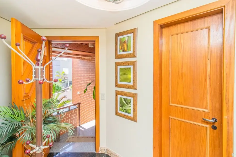 Foto 4 de Casa com 3 quartos à venda, 306m2 em Chácara das Pedras, Porto Alegre - RS