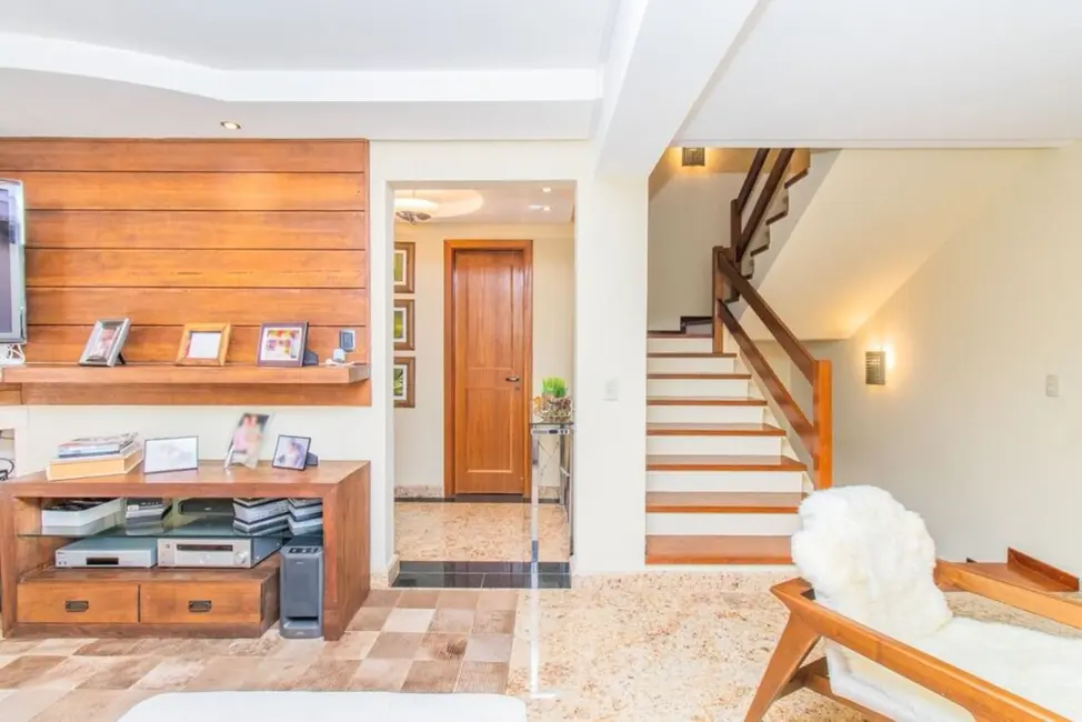 Foto 8 de Casa com 3 quartos à venda, 306m2 em Chácara das Pedras, Porto Alegre - RS