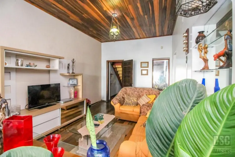 Casa com 5 quartos à venda, 220m2 em Centro Histórico, Porto Alegre - RS - imagem 7 Foto 7 de Casa com 5 quartos à venda, 220m2 em Centro Histórico, Porto Alegre - RS