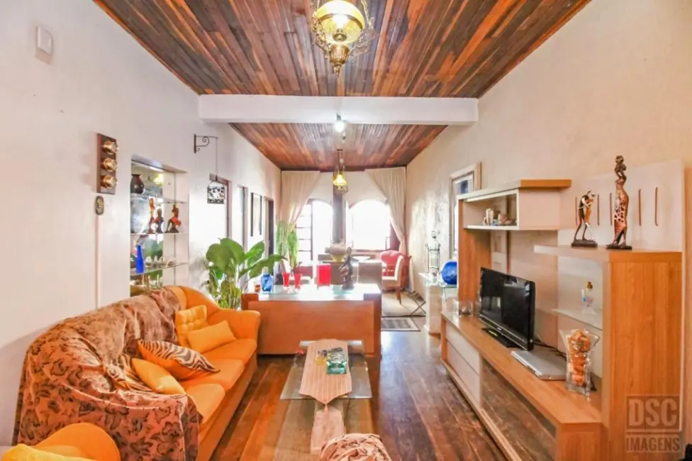 Casa com 5 quartos à venda, 220m2 em Centro Histórico, Porto Alegre - RS - imagem 8 Foto 8 de Casa com 5 quartos à venda, 220m2 em Centro Histórico, Porto Alegre - RS