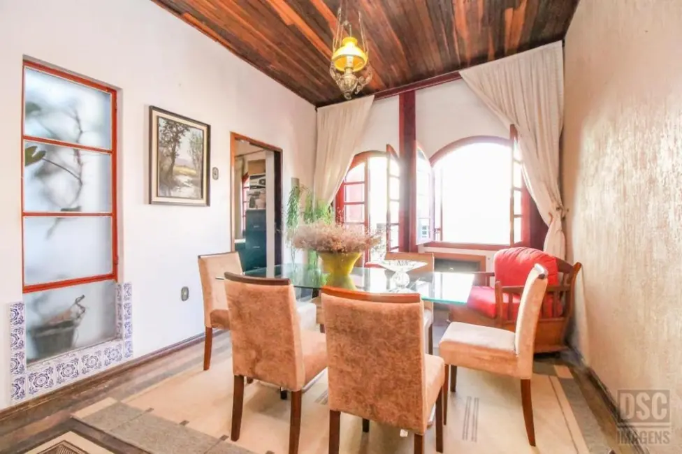 Casa com 5 quartos à venda, 220m2 em Centro Histórico, Porto Alegre - RS - imagem 3 Foto 3 de Casa com 5 quartos à venda, 220m2 em Centro Histórico, Porto Alegre - RS