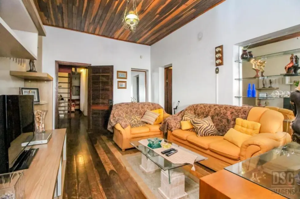 Casa com 5 quartos à venda, 220m2 em Centro Histórico, Porto Alegre - RS - imagem 4 Foto 4 de Casa com 5 quartos à venda, 220m2 em Centro Histórico, Porto Alegre - RS
