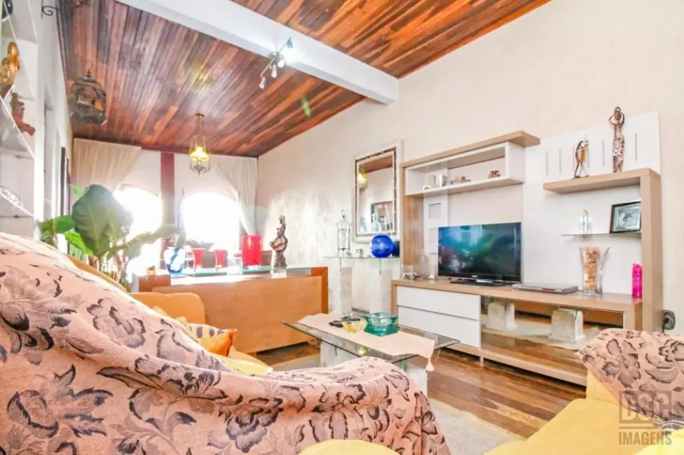 Casa com 5 quartos à venda, 220m2 em Centro Histórico, Porto Alegre - RS - imagem 6 Foto 6 de Casa com 5 quartos à venda, 220m2 em Centro Histórico, Porto Alegre - RS