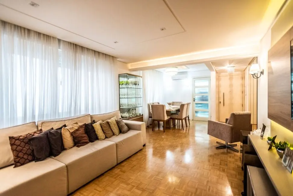 Apartamento com 3 quartos à venda, 110m2 em Centro Histórico, Porto Alegre - RS - imagem 5 Foto 5 de Apartamento com 3 quartos à venda, 110m2 em Centro Histórico, Porto Alegre - RS