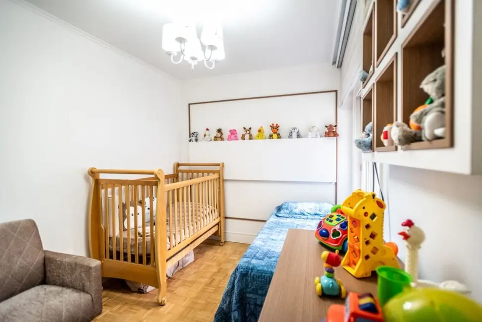 Apartamento com 3 quartos à venda, 110m2 em Centro Histórico, Porto Alegre - RS - imagem 8 Foto 8 de Apartamento com 3 quartos à venda, 110m2 em Centro Histórico, Porto Alegre - RS