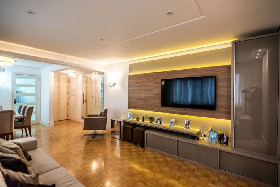 Apartamento com 3 quartos à venda, 110m2 em Centro Histórico, Porto Alegre - RS - imagem 7 Foto 7 de Apartamento com 3 quartos à venda, 110m2 em Centro Histórico, Porto Alegre - RS