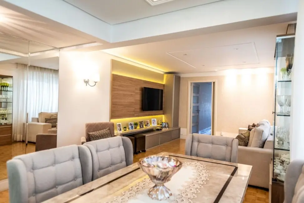 Apartamento com 3 quartos à venda, 110m2 em Centro Histórico, Porto Alegre - RS - imagem 3 Foto 3 de Apartamento com 3 quartos à venda, 110m2 em Centro Histórico, Porto Alegre - RS