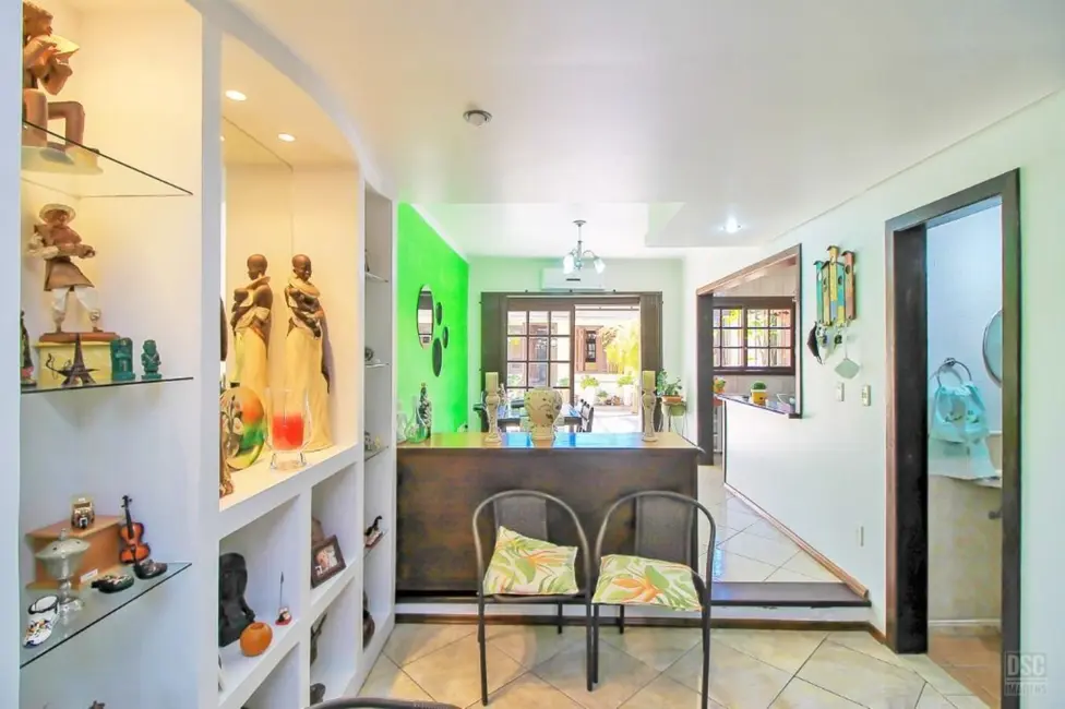 Casa com 3 quartos à venda, 198m2 em Cavalhada, Porto Alegre - RS - imagem 8 Foto 8 de Casa com 3 quartos à venda, 198m2 em Cavalhada, Porto Alegre - RS