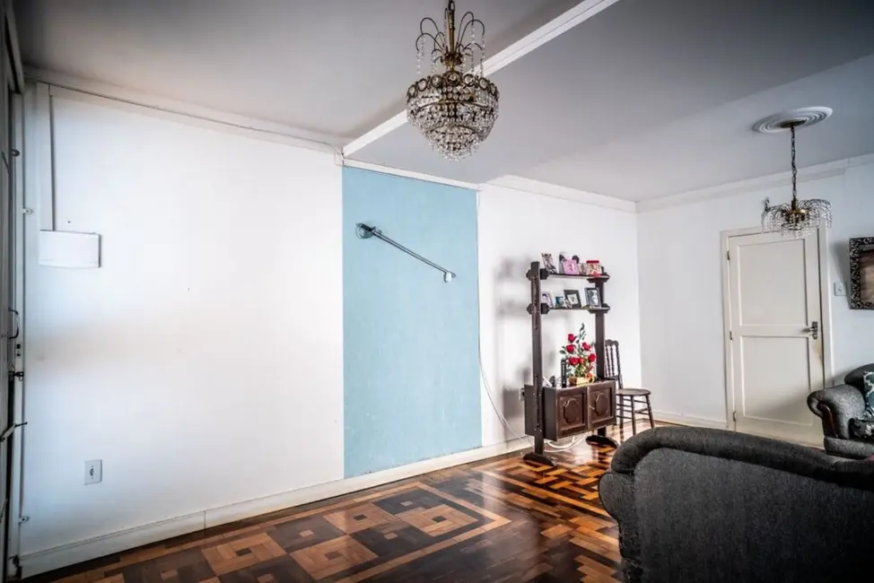 Casa com 3 quartos à venda, 200m2 em Petrópolis, Porto Alegre - RS - imagem 6 Foto 6 de Casa com 3 quartos à venda, 200m2 em Petrópolis, Porto Alegre - RS