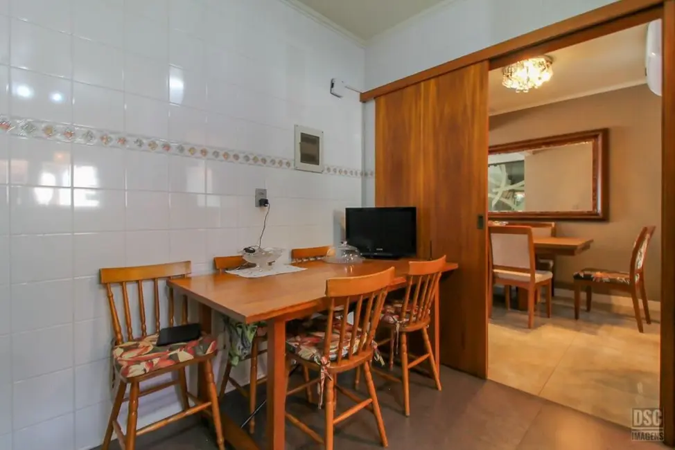 Casa com 3 quartos à venda, 207m2 em Espírito Santo, Porto Alegre - RS - imagem 6 Foto 6 de Casa com 3 quartos à venda, 207m2 em Espírito Santo, Porto Alegre - RS